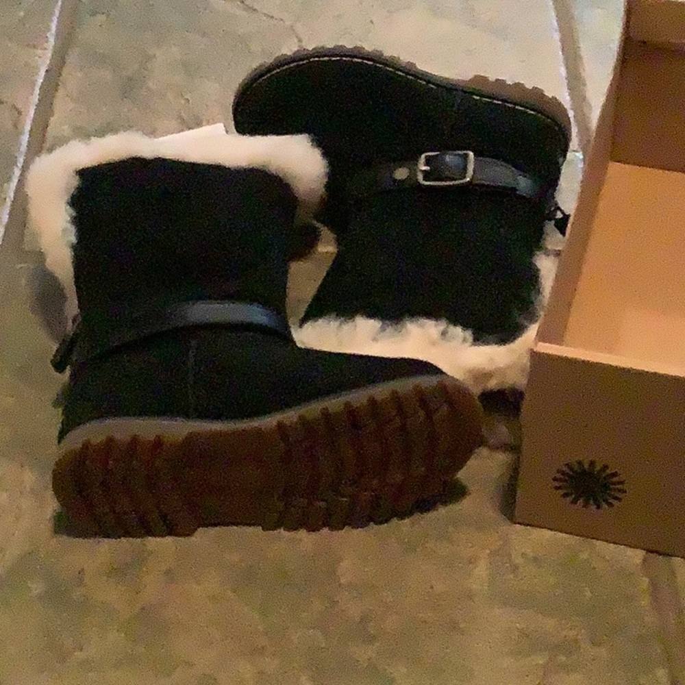 Ugg boots size 8 little girls new in box